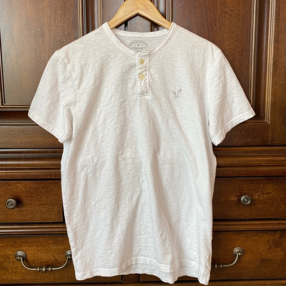 American Eagle Mens Athletic Fit T-Shirt